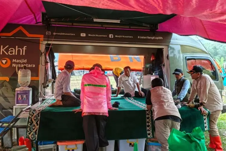 Masjid Nusantara Dirikan Mobile Masjid untuk Warga Terdampak Galodo Agam