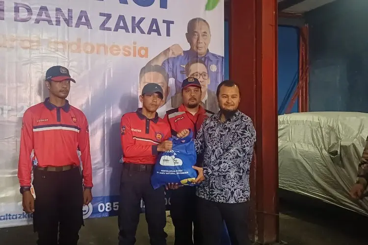Kolaborasi Pentahelix Salurkan Zakat Untuk Korban Kebakaran di Kota Bogor