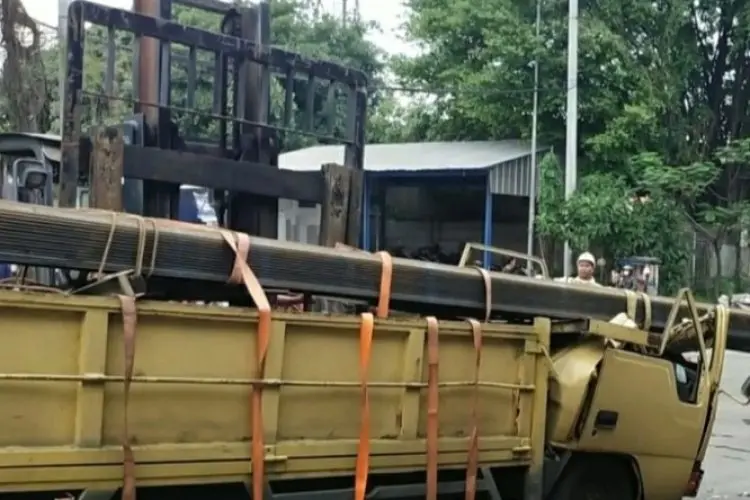 Truk Muatan Besi Ringsek di Cakung Cilincing, Sopir dan Penumpang Tewas Tertimpa Besi