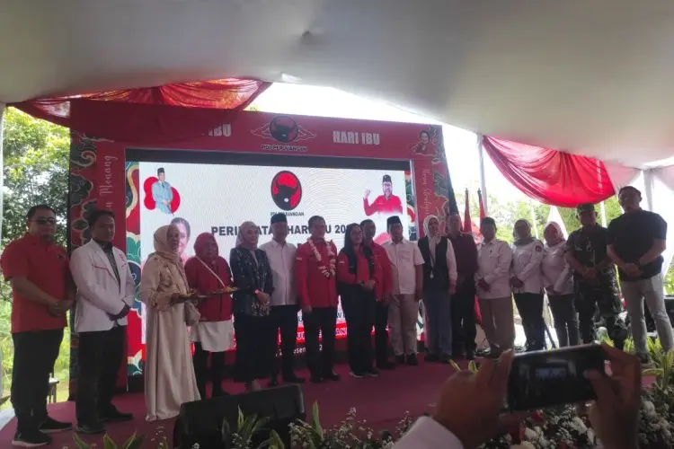 Gerak Jalan Kebangsaan Warnai Peringatan Hari Ibu PDIP KBB