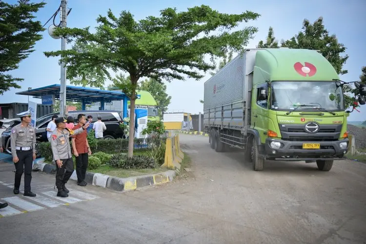 Kapolda Jabar Sidak Pos Cipali, Truk Sumbu Tiga Masih Membandel di Tengah Pembatasan Nataru