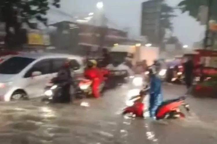 Area Persawahan dan Perkantoran Sumber Cirebon Terendam Banjir