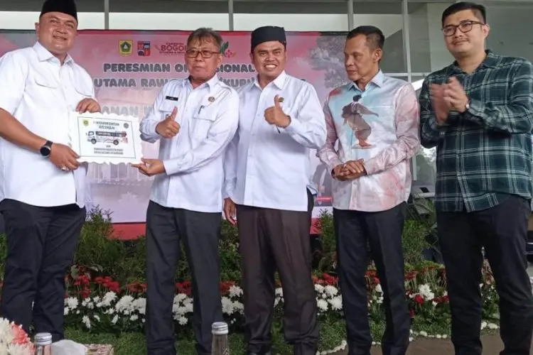 Usai Dibangunkan Jalan dan Dibagikan Sepeda, Desa Malasari Kini Diberikan Mobil Sekolah
