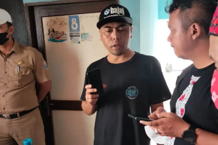 Berawal dari Bau Bangkai, Pria Paruh Baya Ditemukan Meninggal di Kamar Kontrakan di Cibabat
