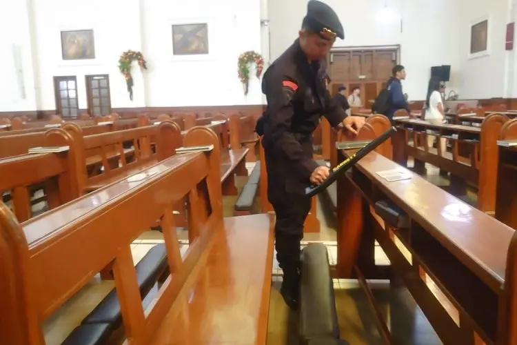 Pengamanan Natal 2025, Polisi Sterilisasi Gereja di Kota Bandung