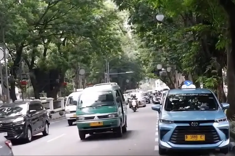 Libur Panjang Jadi Ujian, Rute Angkot Bandung tak Dirombak Total saat Nataru