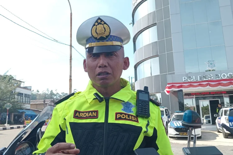 Arus Kendaraan Menuju Puncak Padat, Polres Bogor Terapkan One Way
