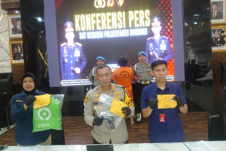 Motif Koboi di Sukajadi, Habis Uang Saat Liburan