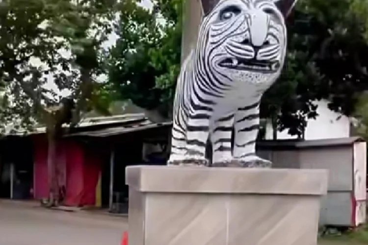 Patung Macan Putih di Kediri Tuai Sorotan, Warganet Bingung Bentuknya Disebut Mirip Hewan Lain