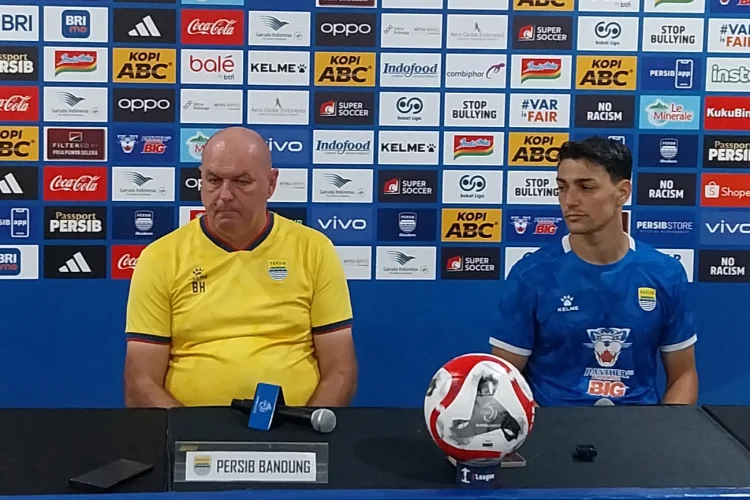 Bojan Hodak Pastikan Persib Tak Mau Gegabah Hadapi PSM Makassar