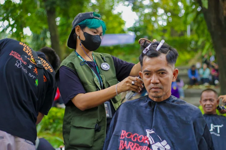 Musisi bersama Barber Gelar Konser Amal dan Cukur Bayar Seikhlasnya, Ikhtiar Bogor untuk Korban Bencana