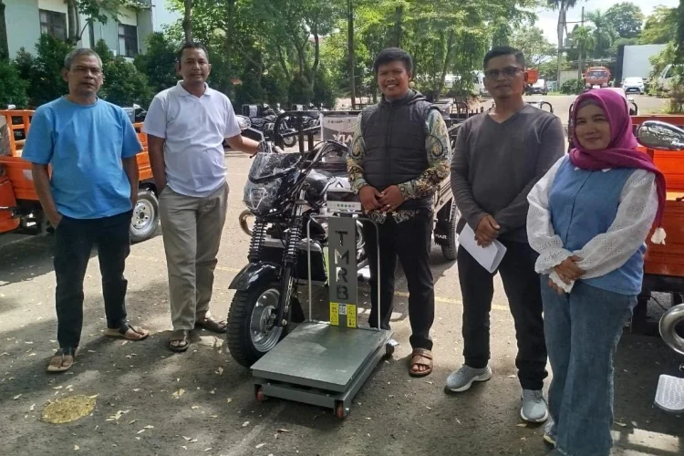 DLH Bogor Bagikan Bak Motor Sampah ke Desa - desa dan Bentuk Bank Sampah