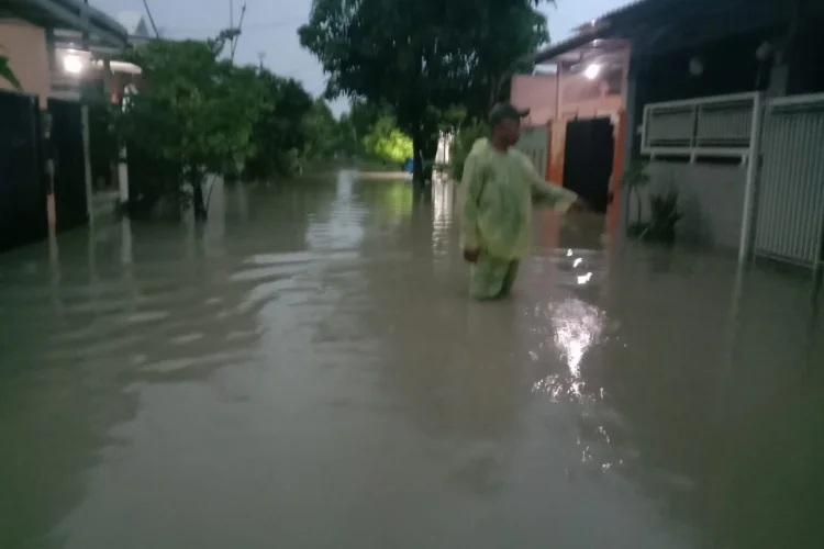 Banjir Rendam Ratusan Rumah di Kota Cirebon, Ribuan Warga Terdampak