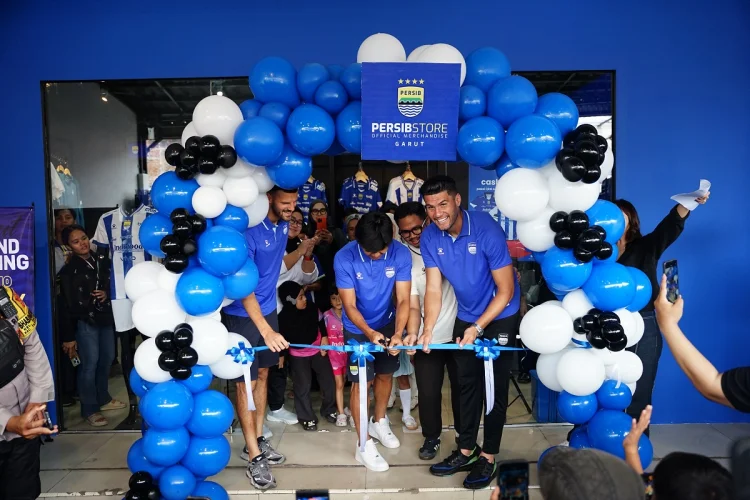 Peresmian Persib Official Store di Garut Bikin Heboh Warga