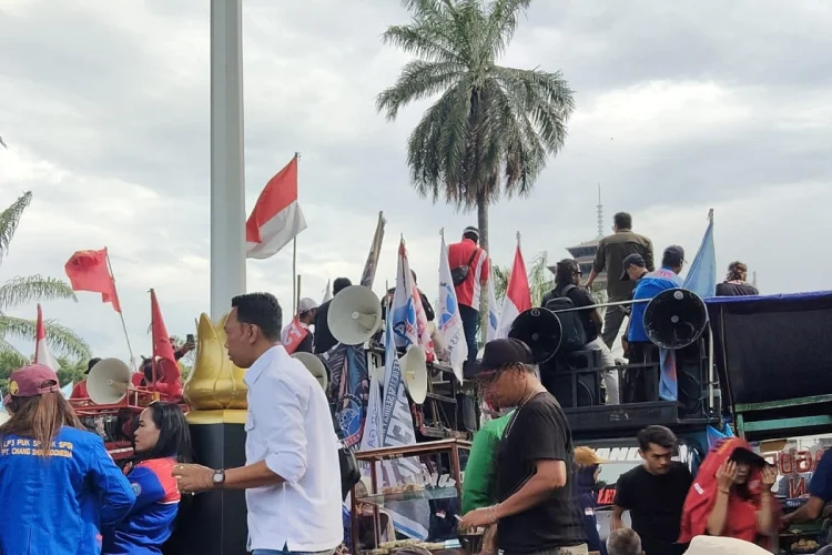 Tolak Indeks UMK O,7, Buruh Cimahi: Kebutuhan Layak Hidup Rp4,5 Juta Per Bulan