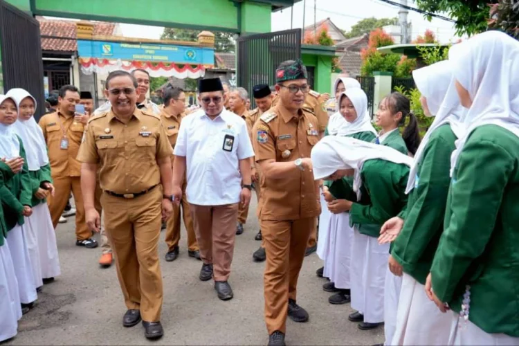 Gema Deklarasi Moral Kepala Sekolah Menuju Indonesia Emas 2045 di SMPN 1 Soreang 