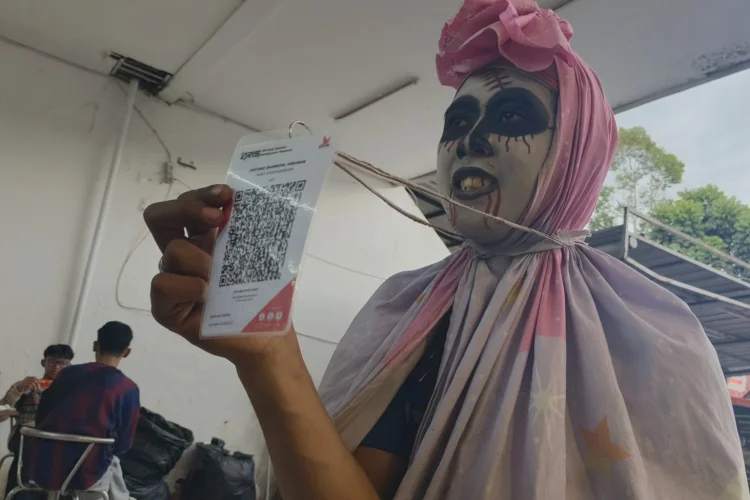 Pocong Warna-Warni Lembang Minta Bantuan KDM: Pekerjaan Tak Punya, Anak Istri Butuh Makan