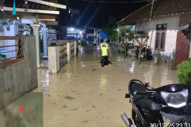 ‎Sungai Ciberes Kembali Meluap, Rendam Ratusan Rumah di Waled Cirebon