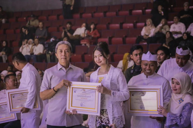 Pemkot Bogor Terima Predikat Informatif dalam Anugerah Keterbukaan Informasi Publik 2025