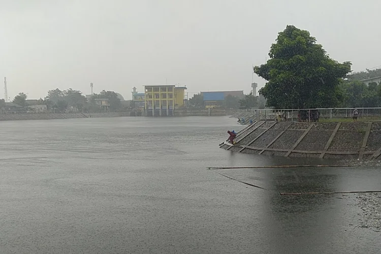 Danau Retensi Cieunteung Baleendah Jadi Spot Mancing Favorit Warga Sekitar
