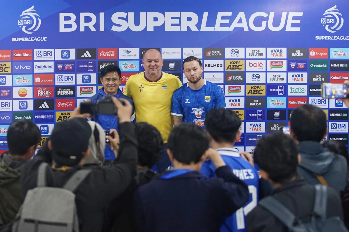 FOTO: Uji Lapangan Persib Jelang Menghadapi PSBS Biak
