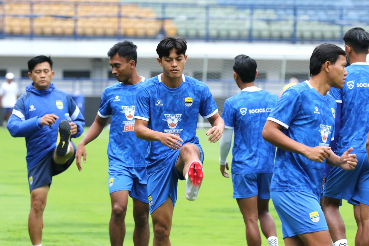 FOTO: Uji Lapangan Persib Jelang Menghadapi PSBS Biak