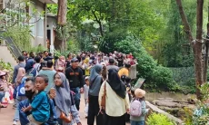 Libur Tahun Baru, Bandung Zoo Ramai Wisatawan yang Datang Sekaligus Berikan Donasi