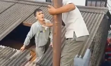 Viral Terduga Maling Motor Ditangkap Usai Naik Genteng Rumah Warga