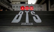 BTS Hiasi Sejong Center dengan Logo Merah Misterius Jelang Comeback Grup 20 Maret Mendatang