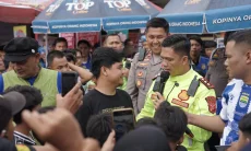 Tak Dapat Tiket Persib vs Persija, Kurir Paket ini Diberangkatkan Umrah Secara Spontan di Nobar Polres Cimahi