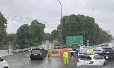 INFO Lalu-lintas: Arus Menuju Bandara Soekarno-Hatta Tersendat Akibat Banjir