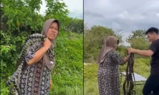 Aksi Nekat Emak-emak Jabar Bikin Merinding, Ular Dijual demi Beli Beras