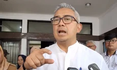 Angkot Tetap Jalan di Era BRT, Farhan Dorong Peremajaan Berbasis Listrik