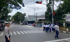 Dishub Cimahi Pasang Pelican Crossing Rp200 Juta di Depan SMPN 6