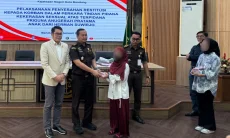 Kejari Kota Bandung Serahkan Restitusi Rp137,8 Juta kepada Korban Kekerasan Seksual Dokter Priguna