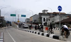 FOTO: Flyover Nurtanio Beroperasi, Akses Pejalan Kaki Ditutup