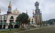 Menjulang Tinggi di Pusat Pemerintahan, Menara dan Masjid Agung Sumber Kabupaten Cirebon Kehabisan Nafas