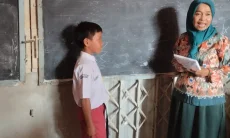 Nur Lomrah Dua Dekade Mengabdi di SDN Terpencil KBB, Diangkat Guru PPPK Paruh Waktu Jelang Usia Pensiun