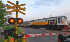 Lima Orang Meninggal Dunia Akibat Kecelakaan di Perlintasan Sebidang Kereta Api