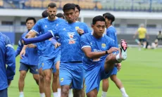 FOTO: Uji Lapangan Persib Jelang Menghadapi PSBS Biak