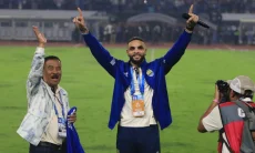 Akun Resmi PSG Ikut Ucapkan “Wilujeng Sumping” untuk Layvin Kurzawa yang Gabung Persib