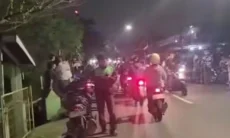 Sirine Banjir Bekasi Bunyi, Warganet Heran Warga Malah Ramai ke Jembatan