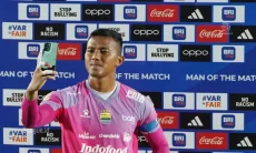 Teja Paku Alam Gemilang di Laga Persis vs Persib,  Menuju Rekor Raja Clean Sheet