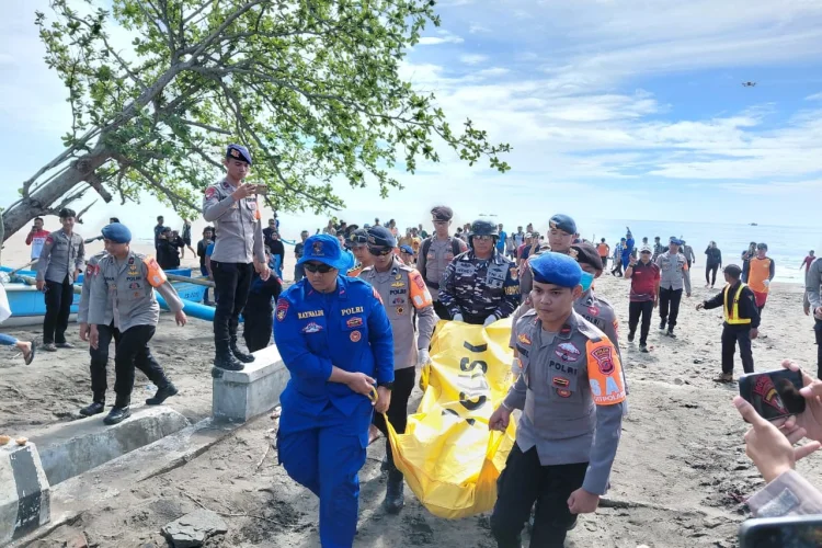 Jenazah Korban Laka Terjun Payung Ditemukan di Teluk Pangelek Cilacap