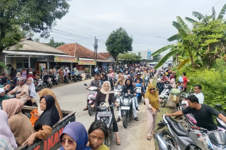 Pulang Kampung dan Tampil di Cirebon Timur, Warga Berbondong-bondong Saksikan Penampilan Dede April