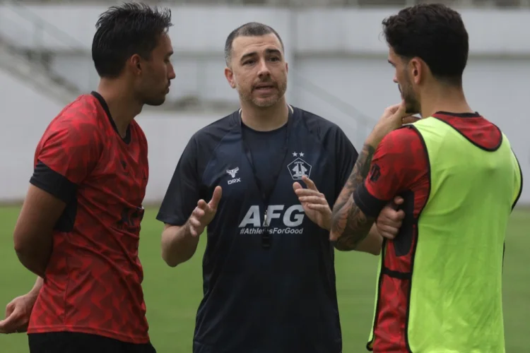 Kiko Carneiro Beberkan Target Persik Kediri Hadapi Persib Bandung