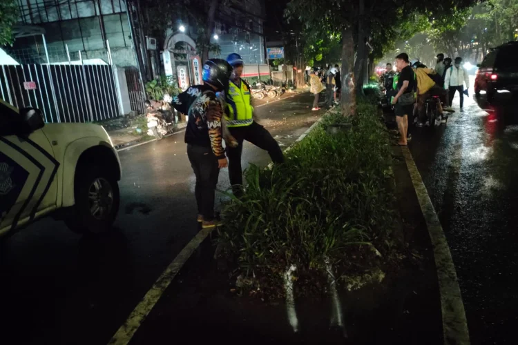 Mahasiswi Tewas dalam Kecelakaan Tunggal di Jalan Ibrahim Adjie Bandung