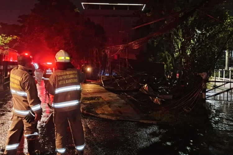 Bengkel di Jalan Soekarno-Hatta Bandung Hangus Terbakar, Diduga Akibat Korsleting Listrik