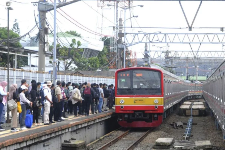 Lokomotif Mogok, Perjalanan Commuter Line Garut Terganggu