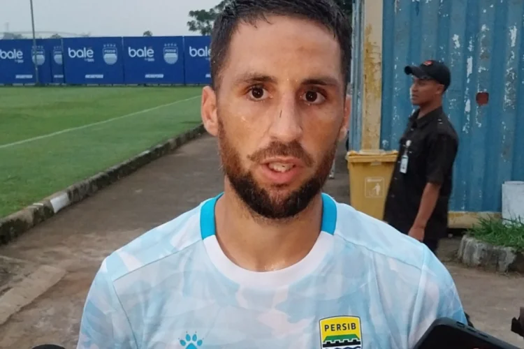 Luciano Guaycochea Menikmati Libur Panjang di Persib